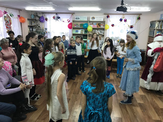 Наталия Груколенко организовала в Поливановке новогодний праздник для детей